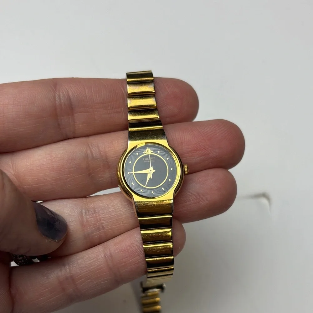 Seiko 16mm Face Quartz 1N01-0C30 vtg‎ Watch - Picture 2 of 8